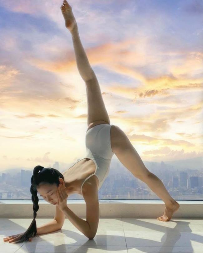 tap-yoga-tai-nha-cac-tu-the-yoga-tri-lieu-yoga-giam-can-hoc-yoga-girl-yoga-girls-nguoi-dep-dang-chuan (29)